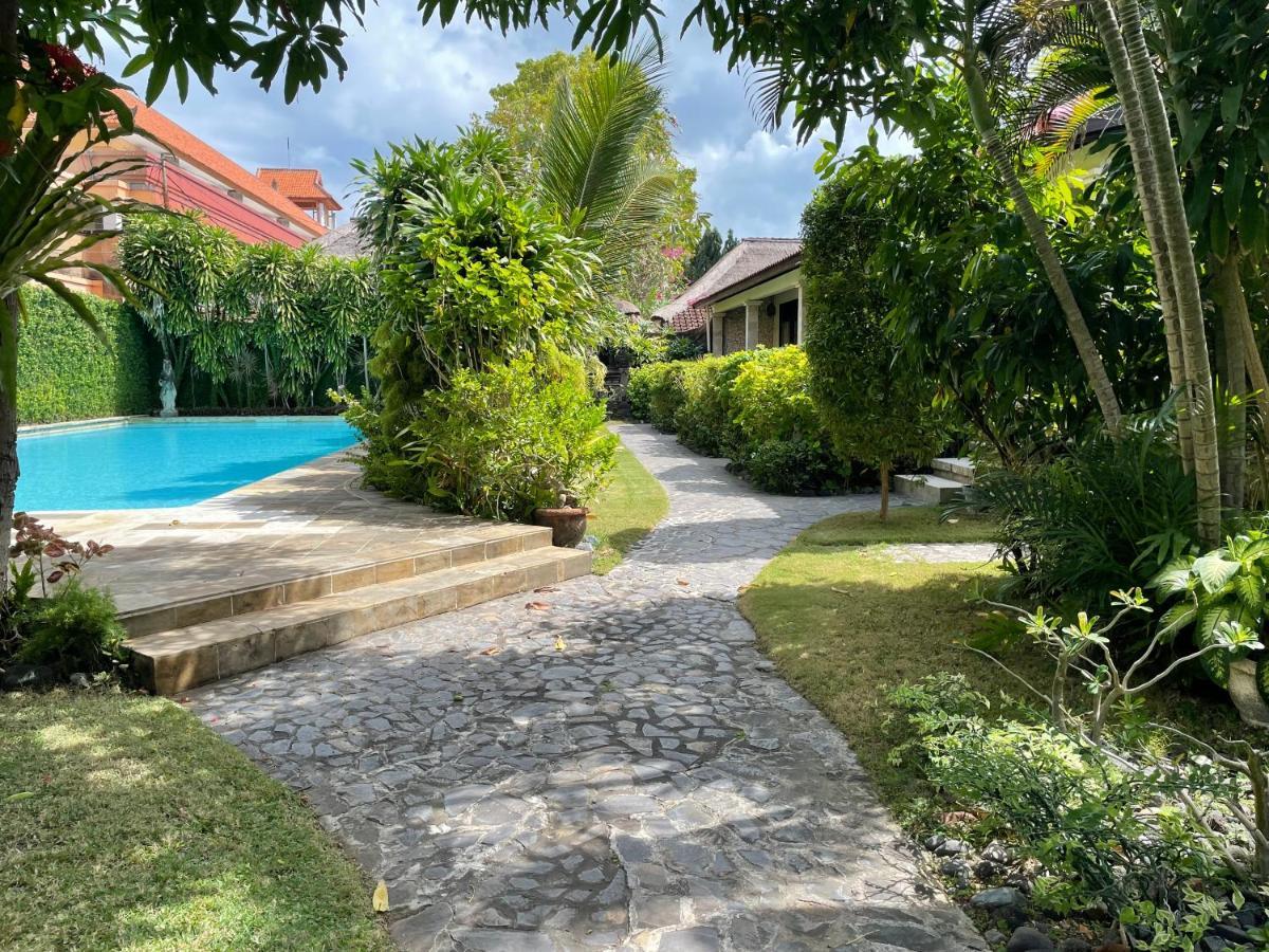 Raja Gardens Hotel Seminyak  Bagian luar foto