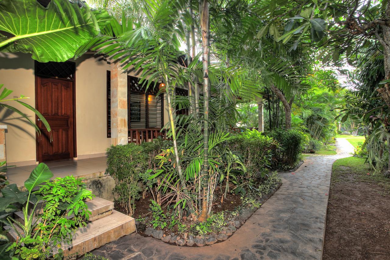 Raja Gardens Hotel Seminyak  Bagian luar foto